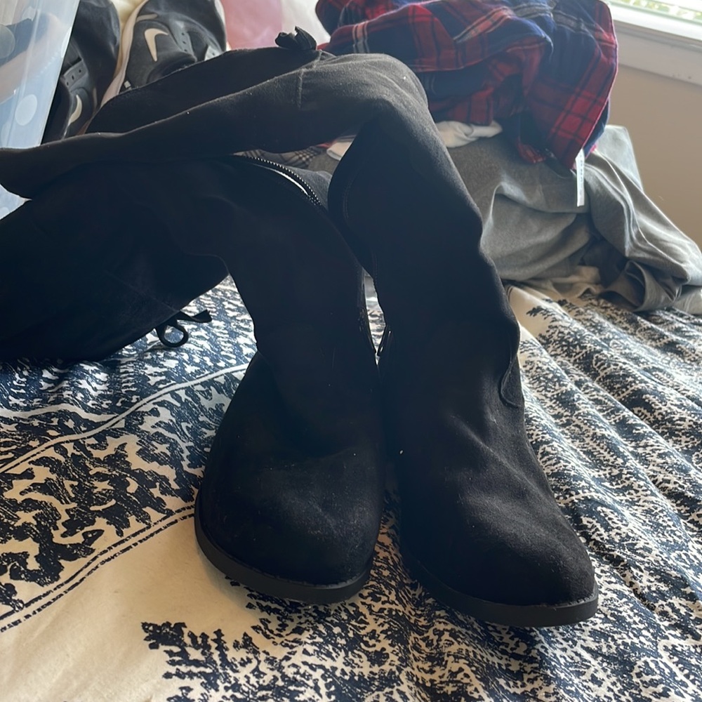 Shoes - Picture 3 of 3